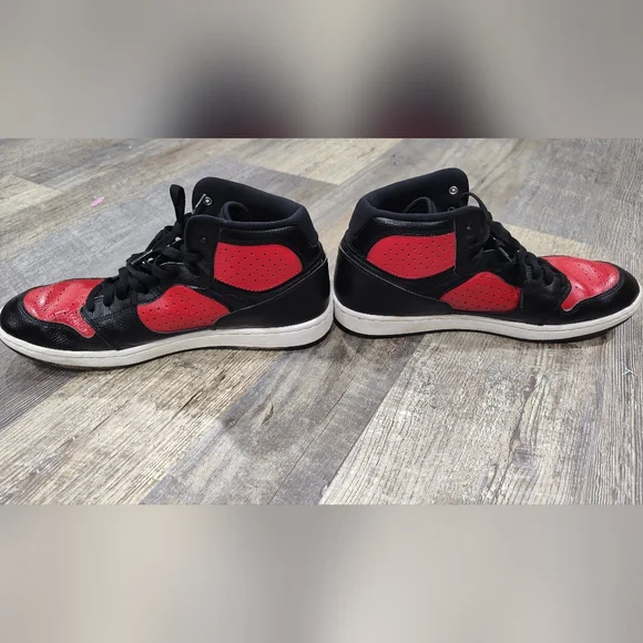 Nike Air Jordan Access Jumpman Black Red Sneakers Size 11.5 M AR3762-006 - Picture 6 of 8